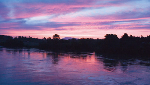 Suggestivo tramonto sul fiume Rodano, Francia